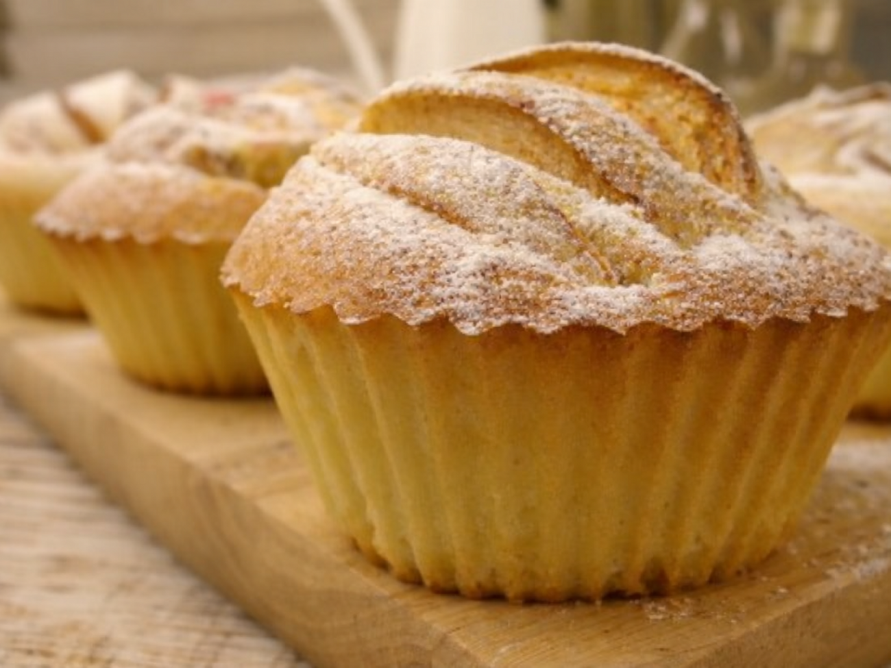 Выпекайте кексы при температуре 170 °C примерно 40 минут, чтобы они хорошо подрумянились