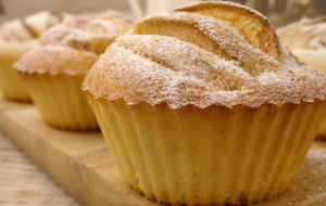 Выпекайте кексы при температуре 170 °C примерно 40 минут, чтобы они хорошо подрумянились