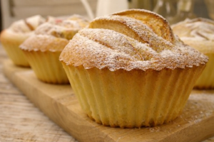 Випікайте кекси за температури +170 °C приблизно 40 хвилин, щоб вони добре підрум'янилися