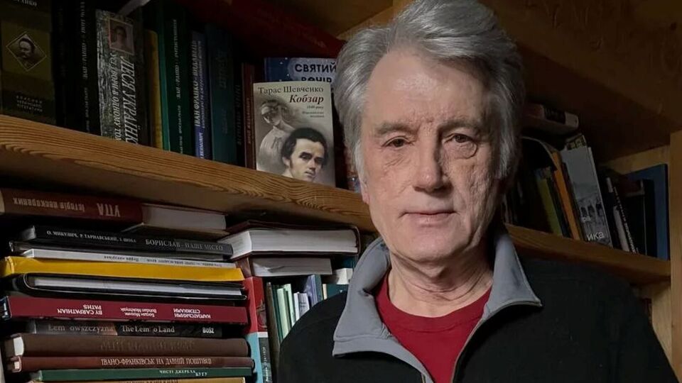 Ющенко займається волонтерською діяльністю, допомагає українським військовим і опікується питаннями національного відновлення