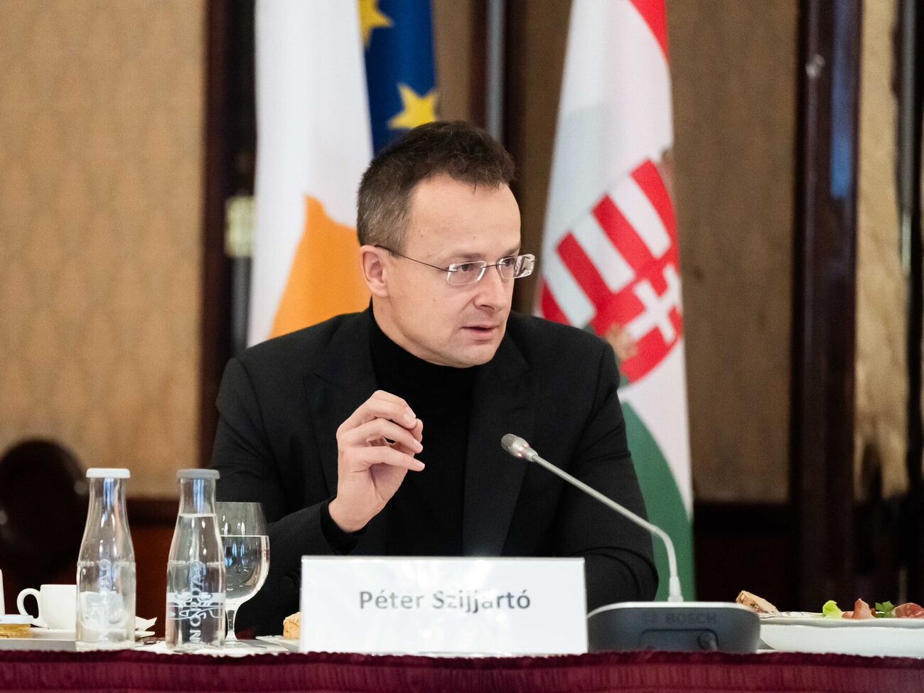 Венгрия отвечает на остановку нефтепровода "Дружба", заявил Сийярто