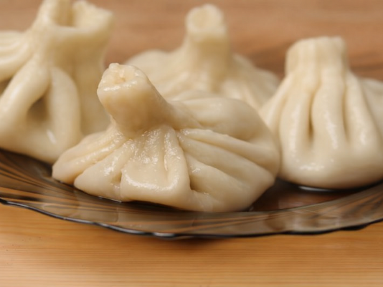 Хинкали едят руками