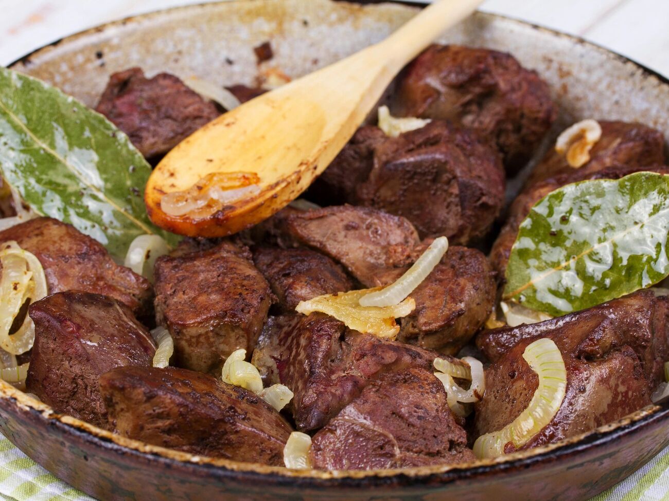 Для блюда возьмите 600 г куриной печени