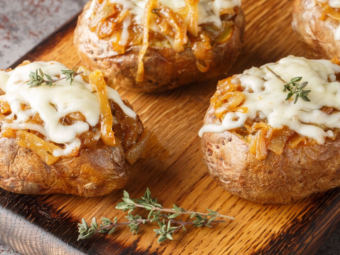 Возьмите 800 г картофеля