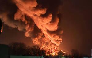 Дрони влучили в об'єкти нафтової бази РФ, де може бути приблизно 20 резервуарів із паливом