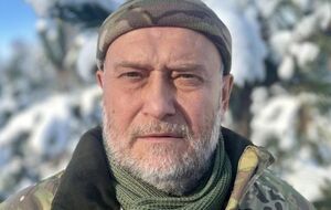 Все, кого я перечислил, не идеальны. Некоторым морду бы набил, но… Если грызться – проиграем