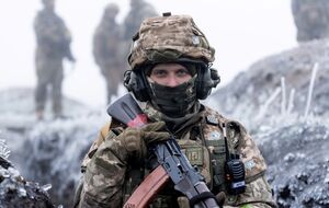 Тренировки выстраивают по принципу постепенного усложнения – к одним и тем же упражнениям возвращаются несколько раз за курс, закрепляя навыки в комплексных сценариях