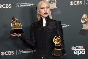 Леди Гага получила сразу две статуэтки "Грэмми 2026"