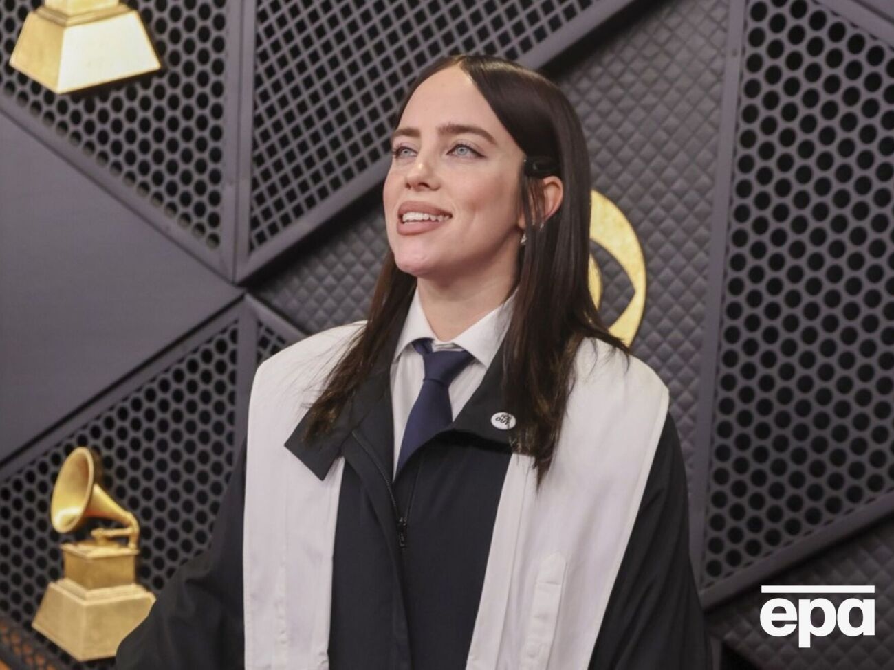 Айлиш призвала "продолжать бороться, высказываться и протестовать" против действий американской Иммиграционной и таможенной службы