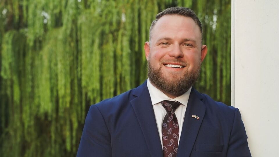 Ремет обошел кандидата от республиканцев