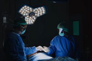 В Тулузе врачи во время операции обнаружили в прямой кишке пациента артснаряд времен Первой мировой войны, сообщили СМИ