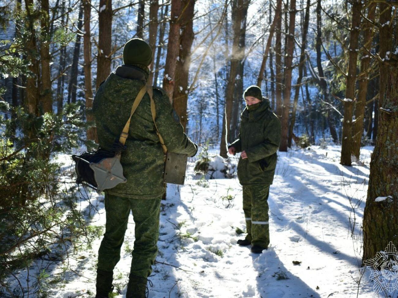 Білоруси розповідають, що чоловіків забирають швидко, часто навіть не даючи часу на збори, а зв'язок із ними після відбуття зникає