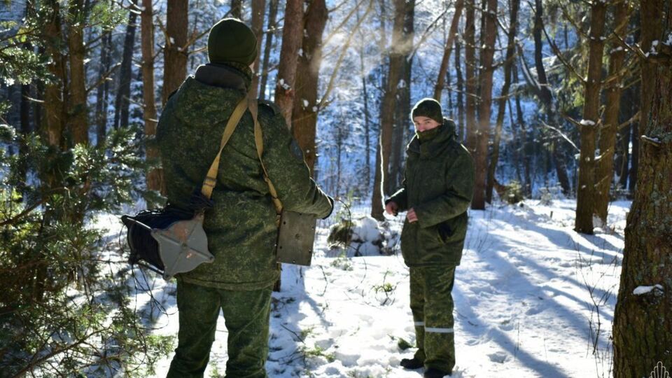 Белорусы рассказывают, что мужчин забирают быстро, часто даже не давая времени на сборы, а связь с ними после отправки исчезает