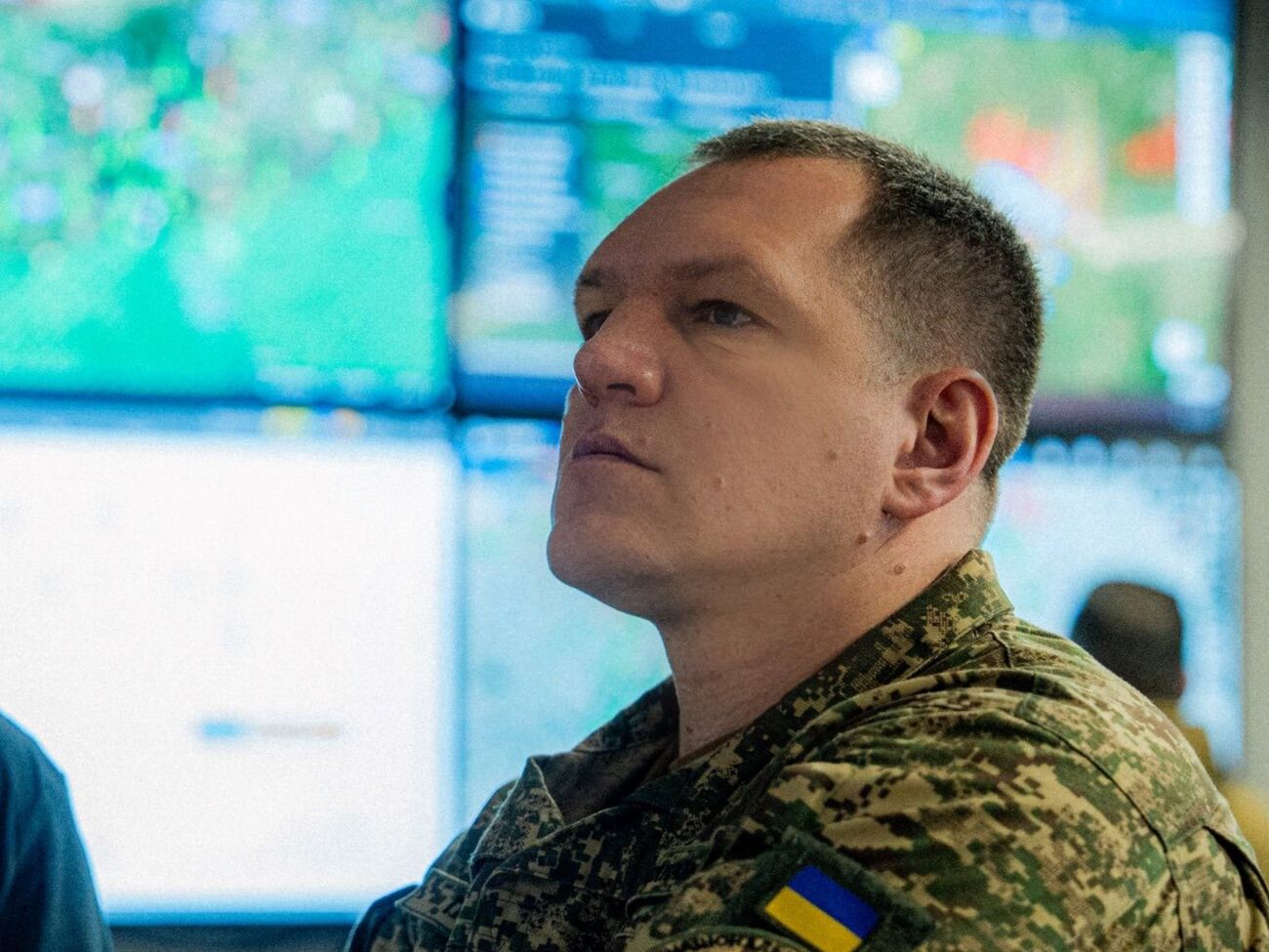 Півненко вважає, що Україна втратила багато населення й територій, і тому не може просто зупинитися й віддавати землю