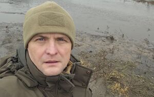 В весенних полях-морях – шторм, по обе стороны дорог горят фрегаты. Воздух полон весенними надеждами