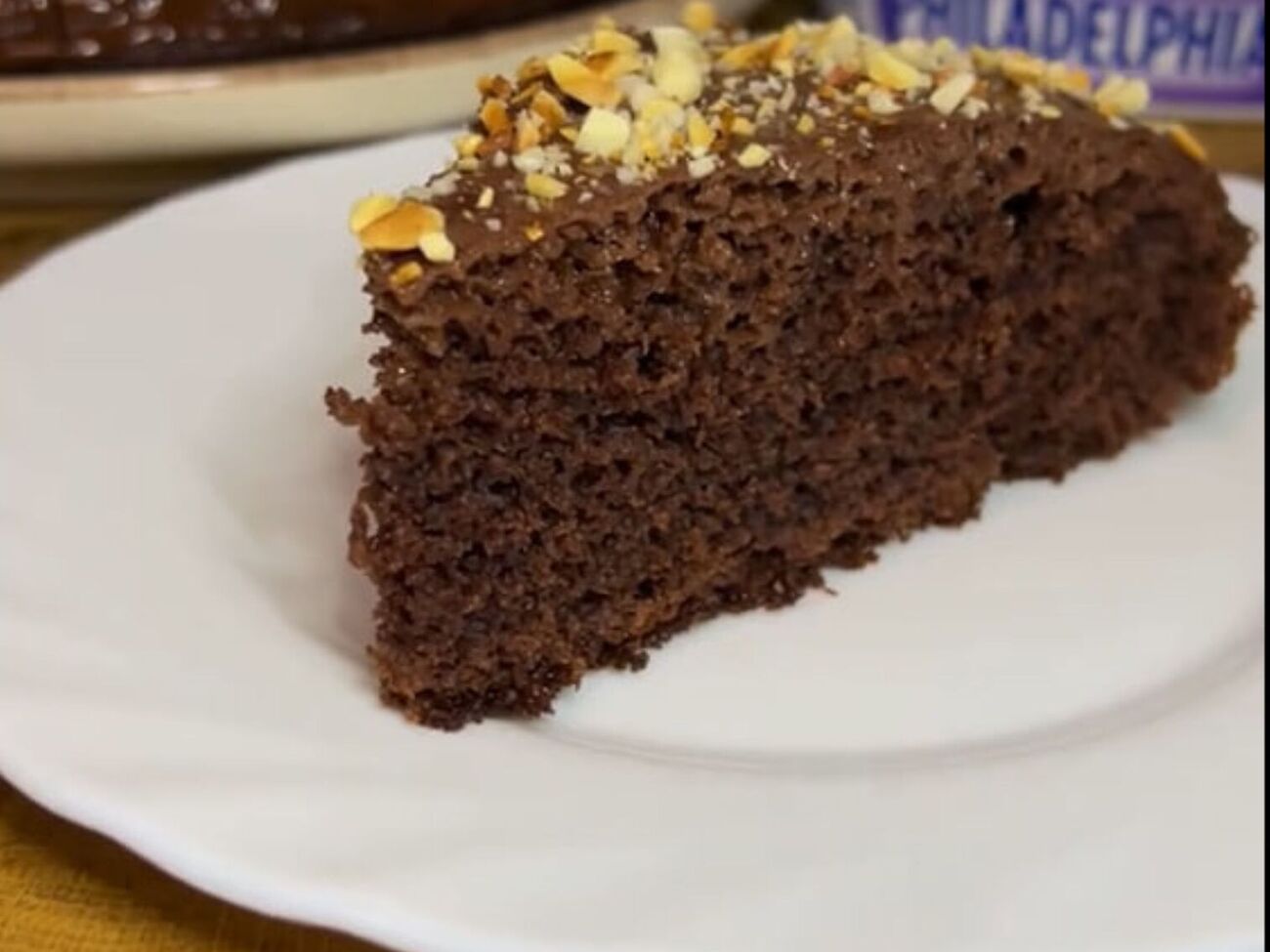 Выпекайте корж под крышкой на самом маленьком огне