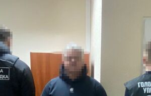 По данным следствия, чиновник записывал имущество на родственников