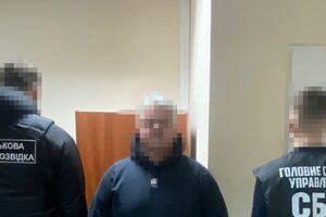 По данным следствия, чиновник записывал имущество на родственников