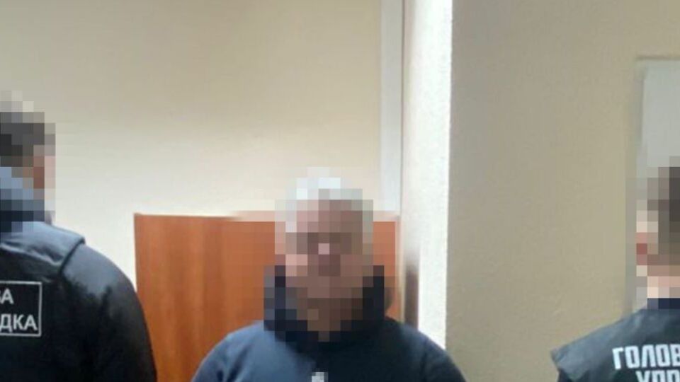 По данным следствия, чиновник записывал имущество на родственников