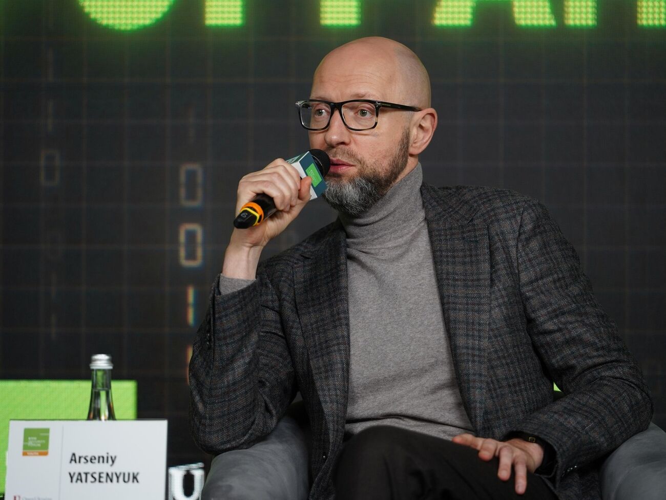 Міф Кремля про "переворот" в Україні, ціна війни для економіки РФ. Стрим Гордона з Яценюком. Трансляція