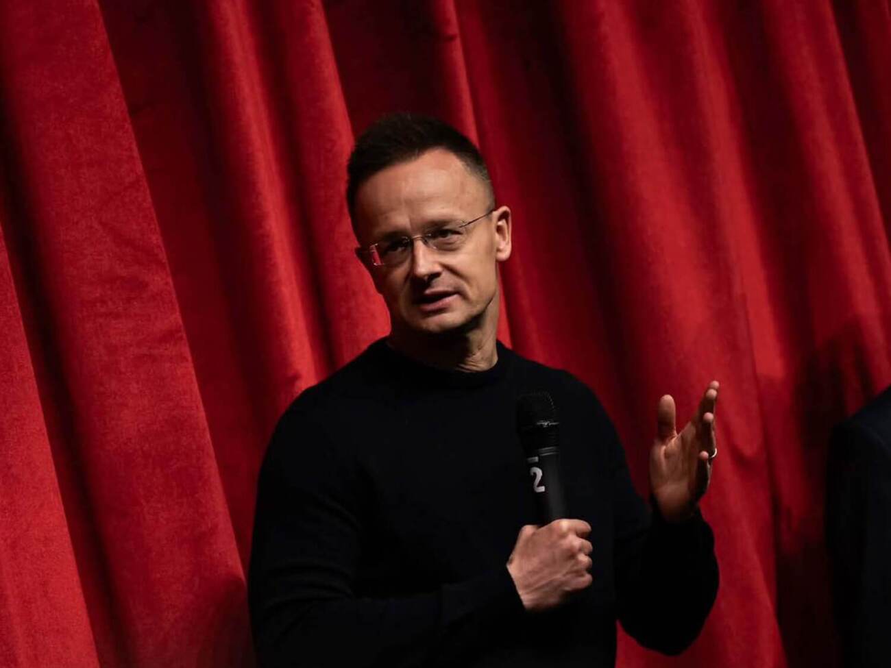 Сійярто звинуватив Україну в шантажі через зупинення транзиту нафти