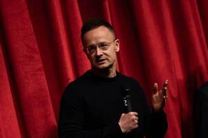 Сийярто обвинил Украину в шантаже из-за остановки транзита нефти