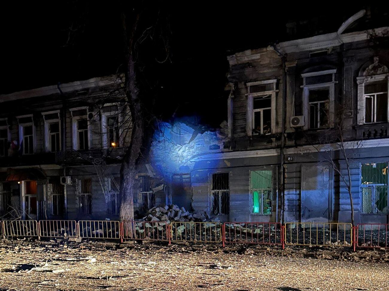 В результате атаки пострадали два человека