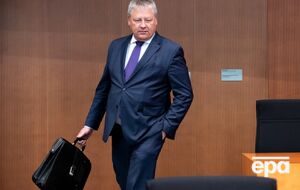 Калю приказали эвакуировать дипломатов из Киева, сам он остался в отеле