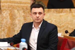 По словам Цебера, Орбан идеологически настроен против Украины и не может изменить свою позицию из-за компромата и поддержки России