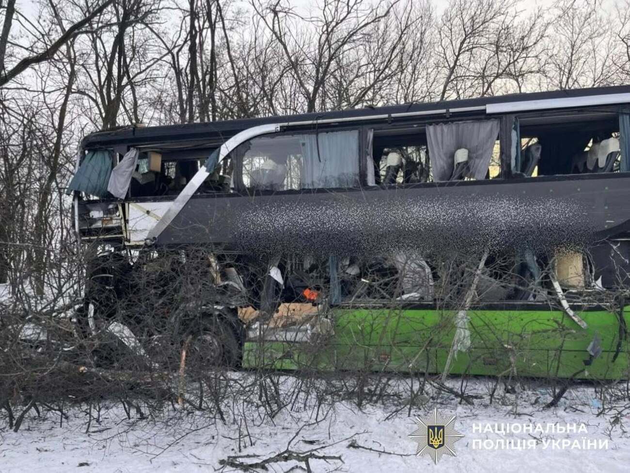 Унаслідок зіткнення водій автобуса й водій автопоїзда загинули на місці події