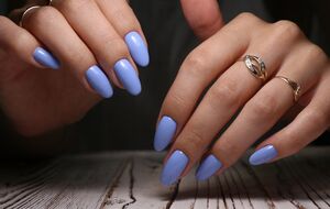 Довгі нігті мають бездоганний вигляд лише до того моменту, коли потрібно зробити щось у побуті