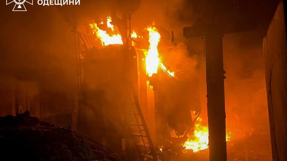 В Одессе в результате попаданий БПЛА возникли возгорания больших площадей