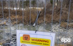 Миллионы галлонов сточных вод вылились в реку