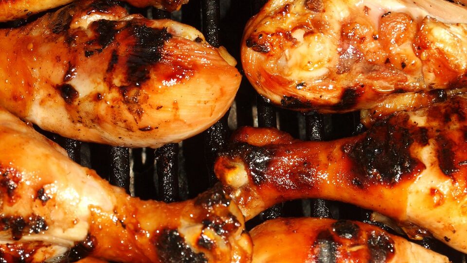 Для рецепта вам понадобятся шесть куриных голеней