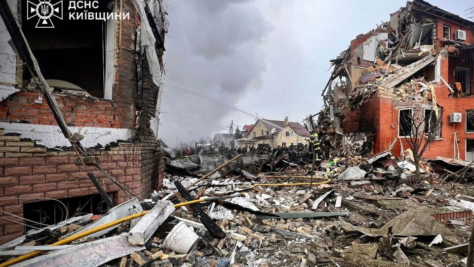 Из-за обстрелов разрушены дома в селе Путровка и в поселке Софиевская Борщаговка