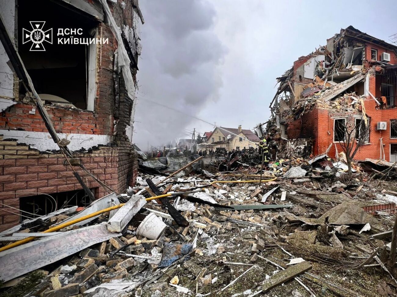 Из-за обстрелов разрушены дома в селе Путровка и в поселке Софиевская Борщаговка