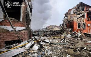 Из-за обстрелов разрушены дома в селе Путровка и в поселке Софиевская Борщаговка