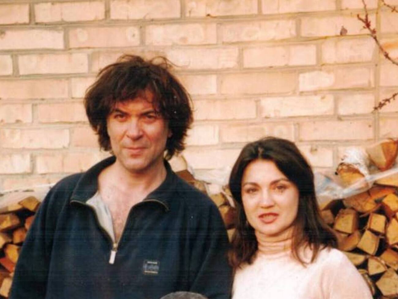 1996 року в Хостікоєва й Сумської народився син