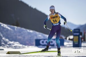 Непряева взяла лыжи другой спортсменки