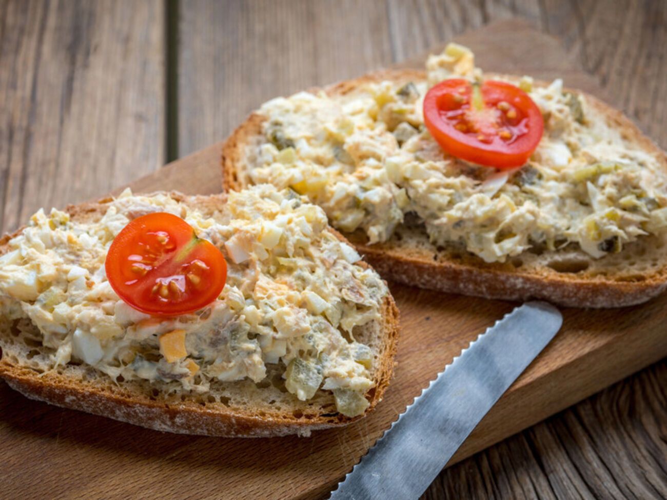 Для намазки возьмите 100 г консервированной фасоли