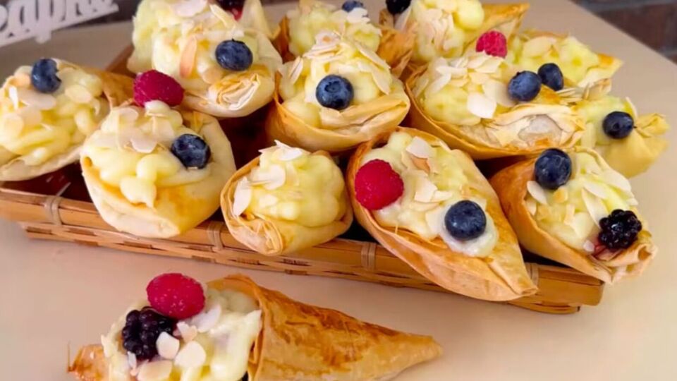 Выпекайте трубочки 15 минут при 180 °C