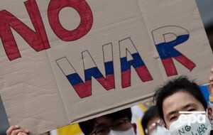 На початку повномасштабного вторгнення біля посольства Росії в Сеулі відбувалися мітинги на підтримку України