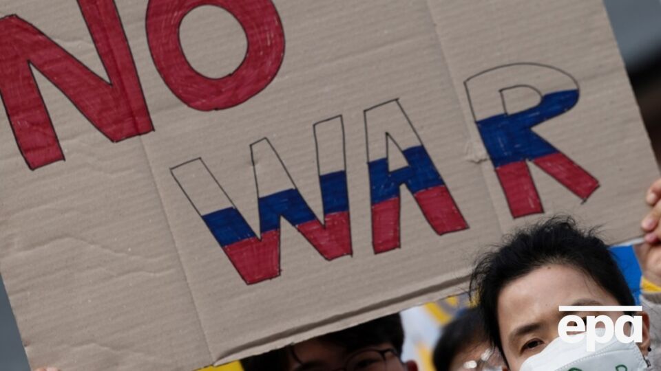 В начале полномасштабного вторжения возле посольства России в Сеуле проходили митинги в поддержку Украины