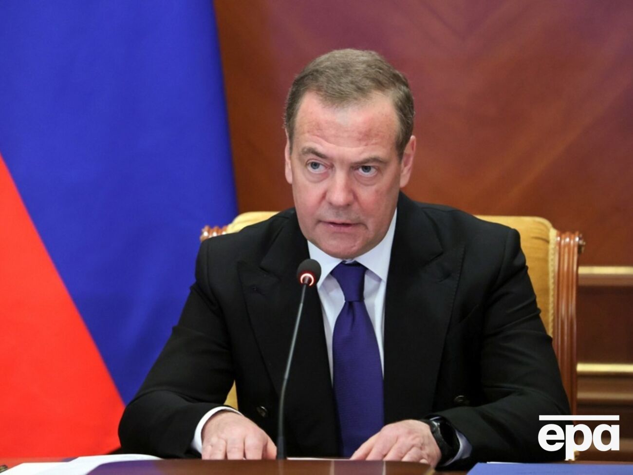 Медведев заявил, что украинские власти якобы могут сбежать в одну из соседних стран – в Польшу, в Великобританию или в другие страны Европы