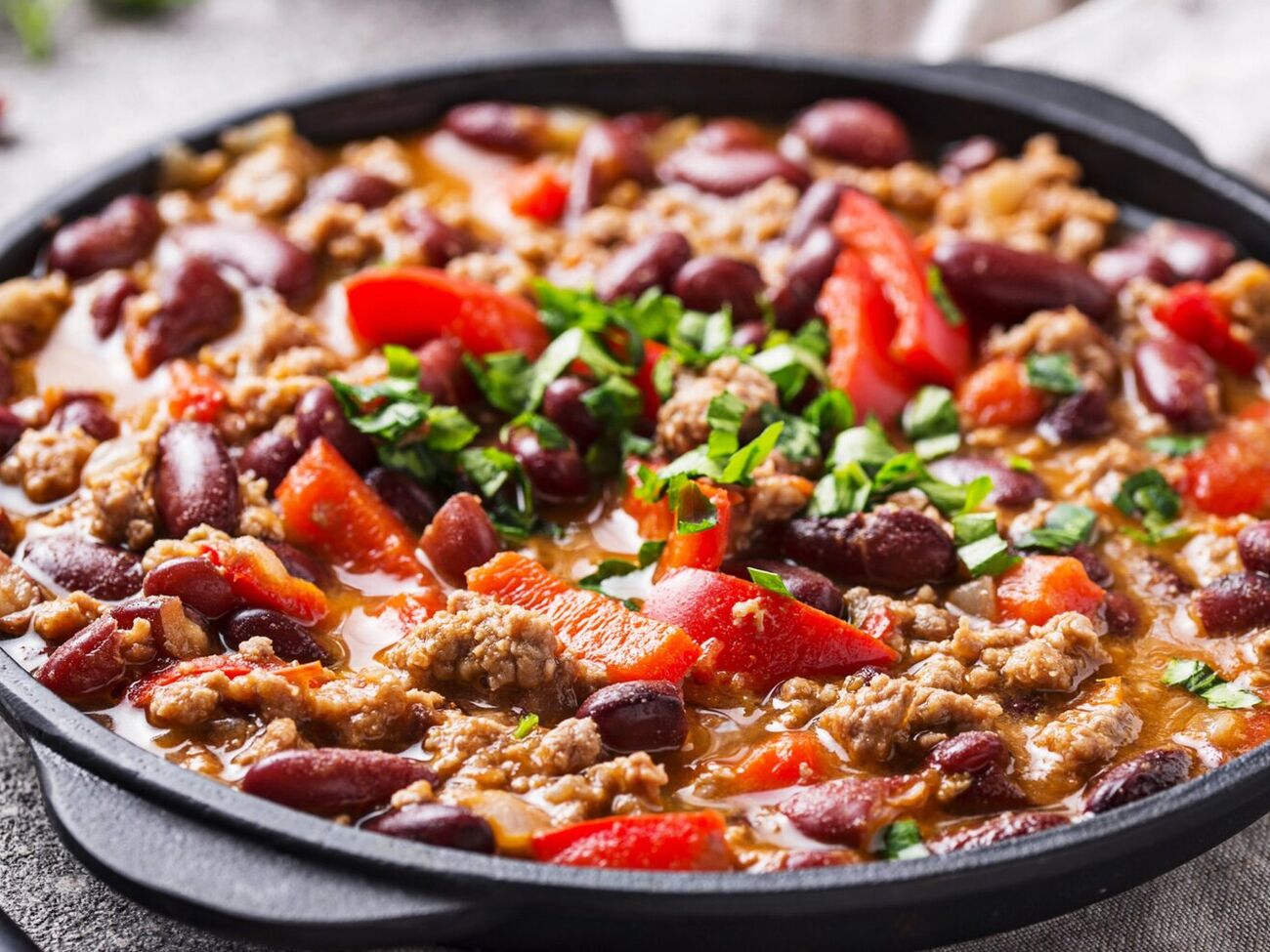 Для блюда понадобятся помидоры в собственном соку