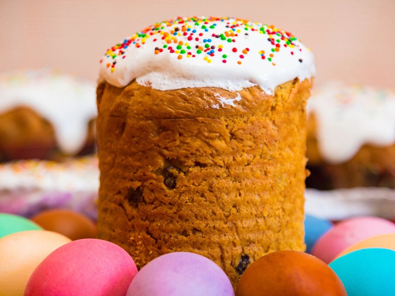 В тесто нужно добавить восемь желтков