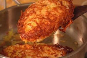 Картофель натрите на средней терке