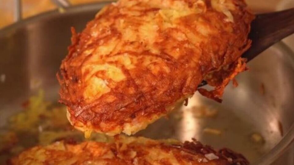 Картофель натрите на средней терке