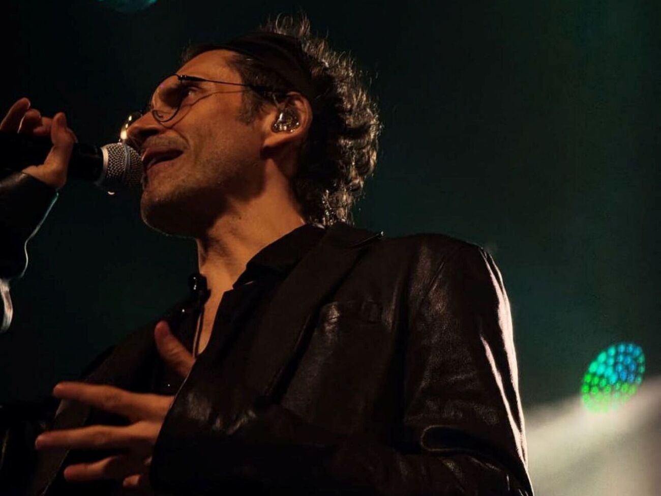 Балан – молдовський співак, композитор, продюсер, музикант-мультиінструменталіст