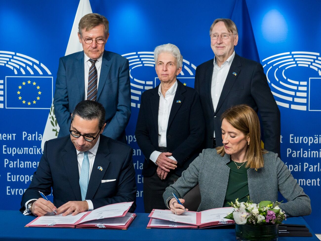Міністр закордонних справ Кіпру Комбос і президентка Європарламенту Метсола підписали два законодавчі акти
